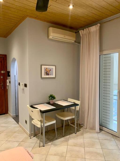Beautiful Apartment Athens Keramikos Екстериор снимка